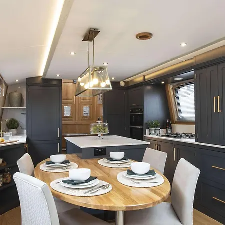 Luxus Wohnschiff Madam President *