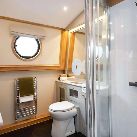 Luxus Wohnschiff Madam President Berlin