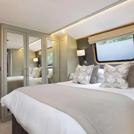 Vakantiehuis Luxus Wohnschiff Madam President