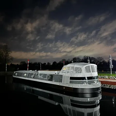 Luxus Wohnschiff Madam President * Berlin