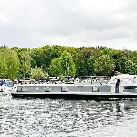 Luxus Wohnschiff Madam President Hébergement de vacances *